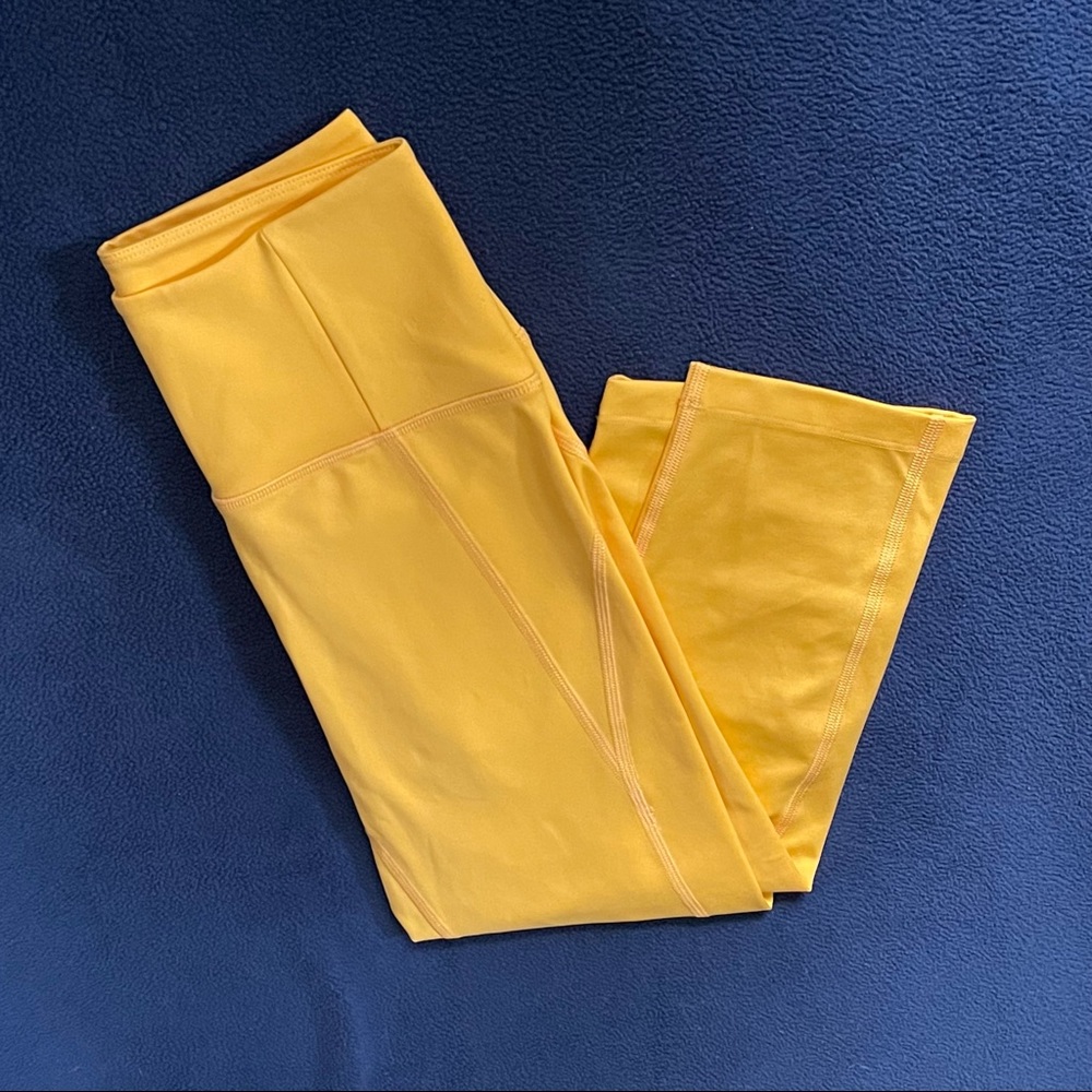 LIKE NEW Girlfriend Collective Golden High Waisted Capri Leggings-XS